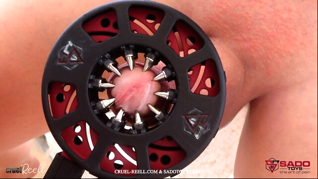 CRUEL REELL - The unconventional amateur sex toy pornstar