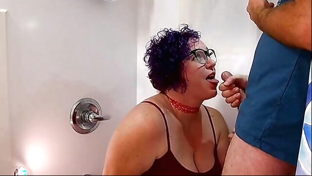 Andy gets a nice closeup of Liza pssing amateur bbw cumshot